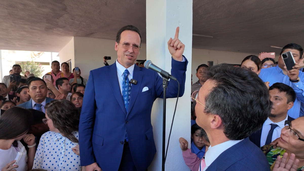 Ouvindo o Ministério de Moises e Elias para ser Adotados