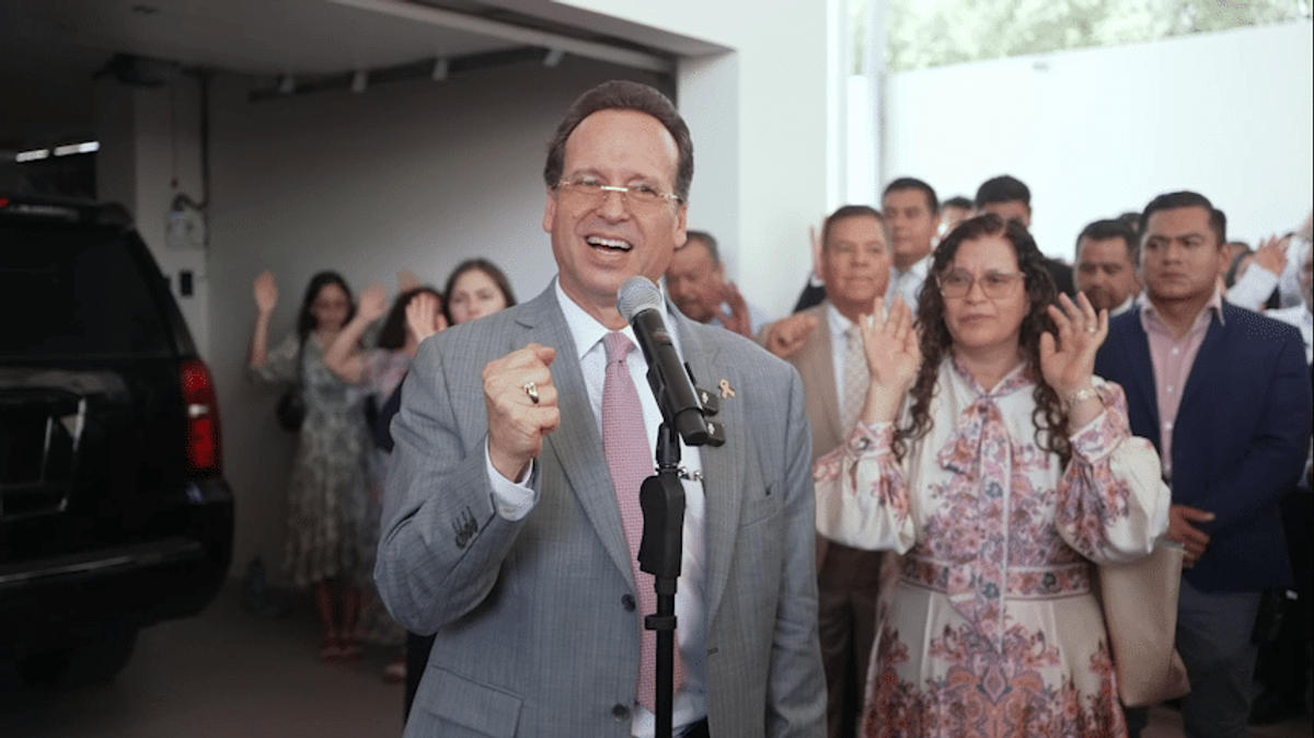 El Ángel sellando a los que guardan Su Palabra