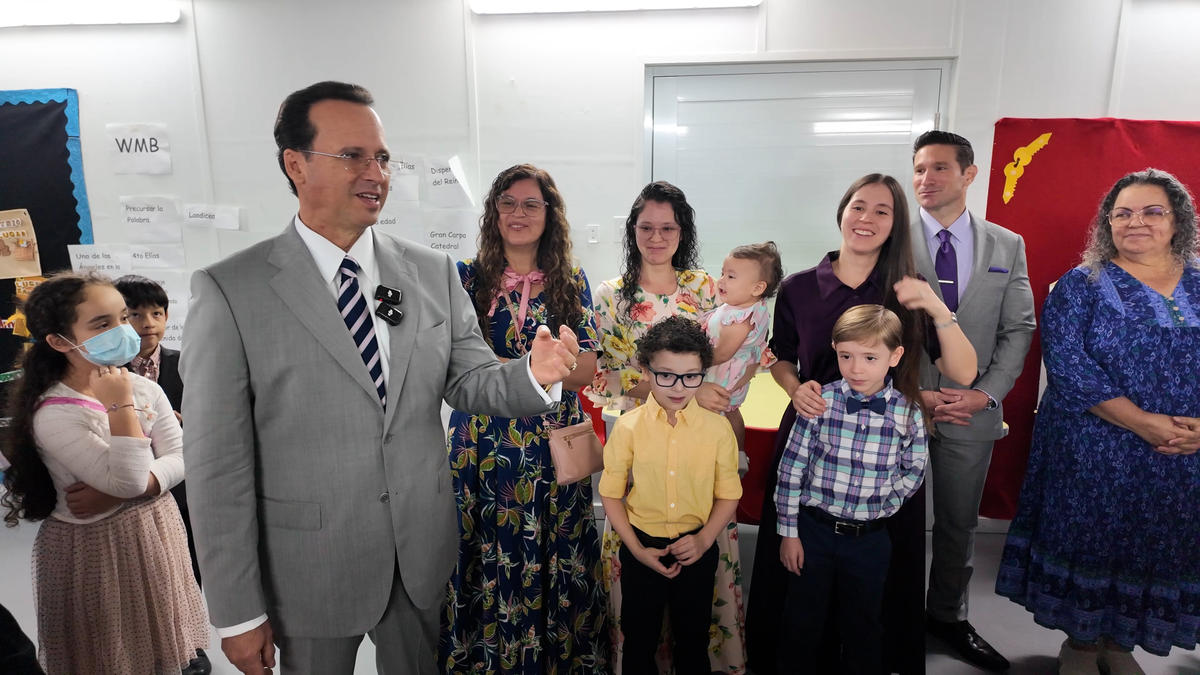Professoras e crianças conquistando as promessas na Dispensação do Reino
